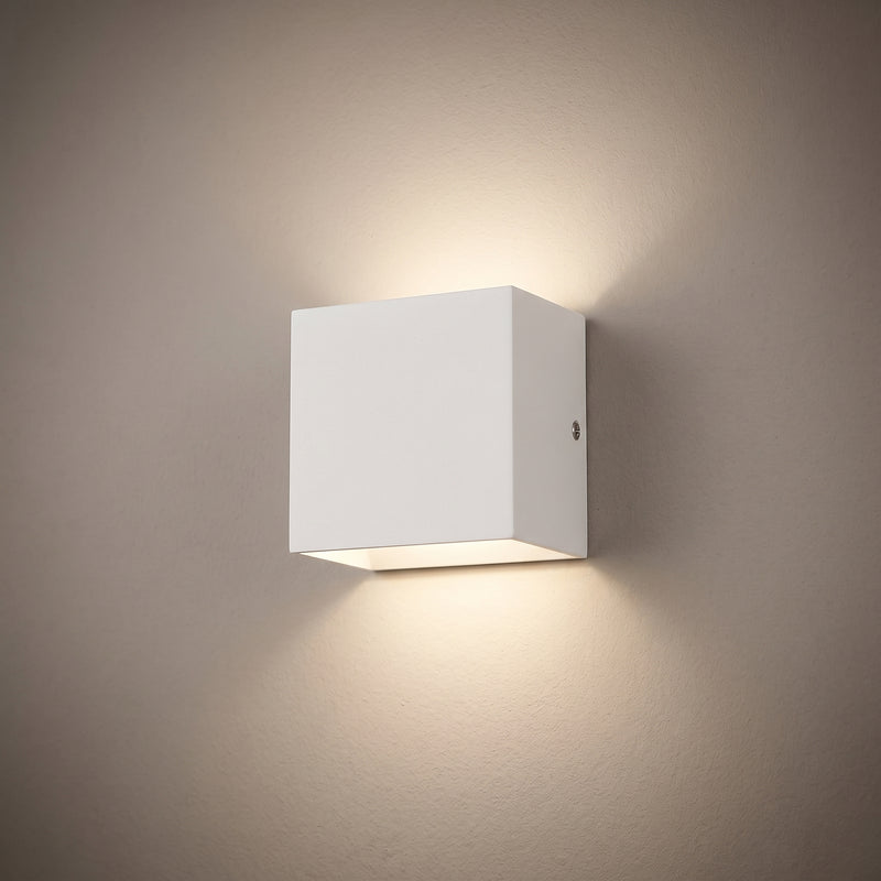 cairn wall light, white, studio hero
