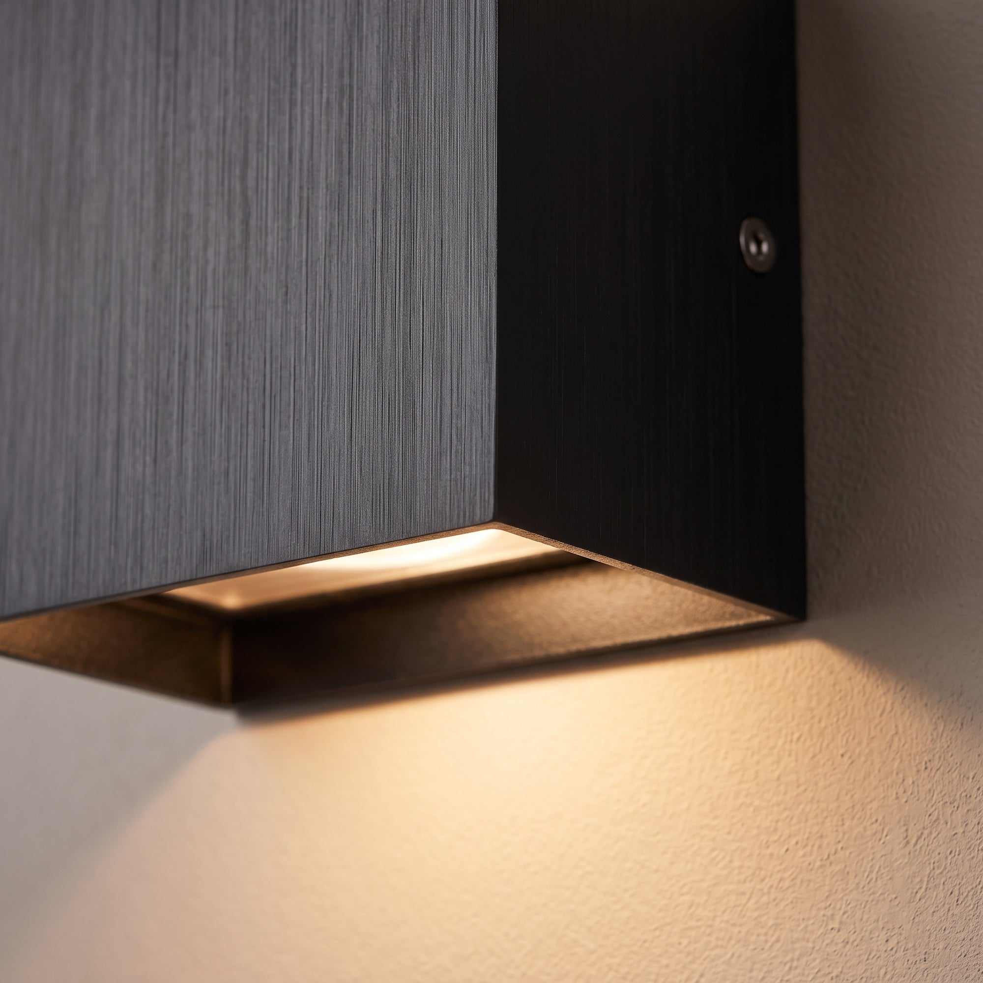 cairn wall light, black, material detail