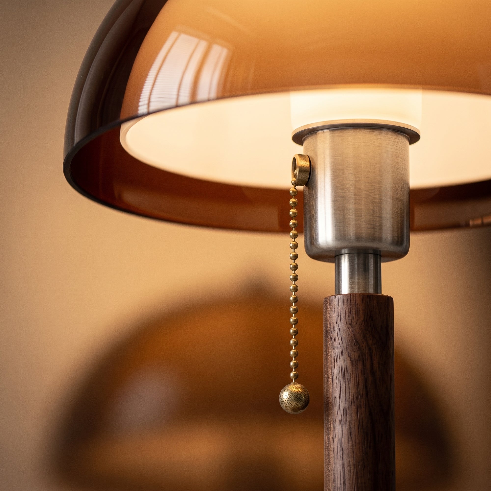 Dale table lamp, macro detail of the brass pull-chain